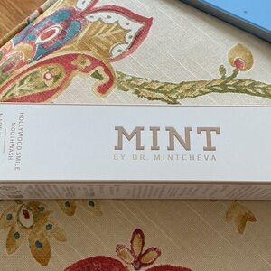 MINT HOLLYWOOD MOUTH WASH